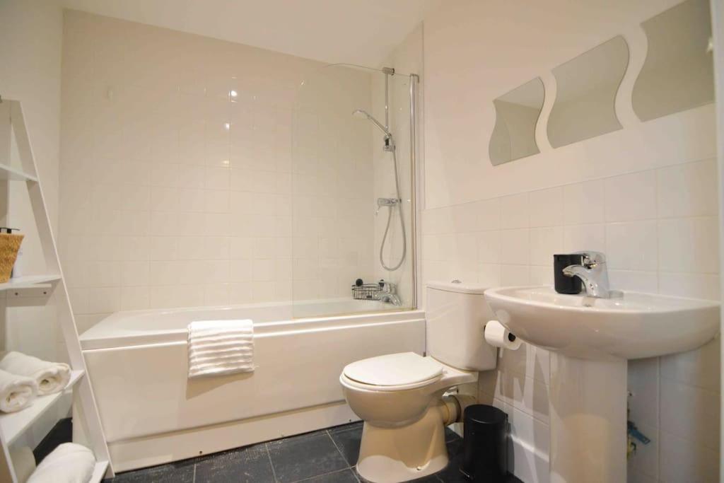 Cosy, Centrally Located Studio With Gated Parking! Лафборо Экстерьер фото
