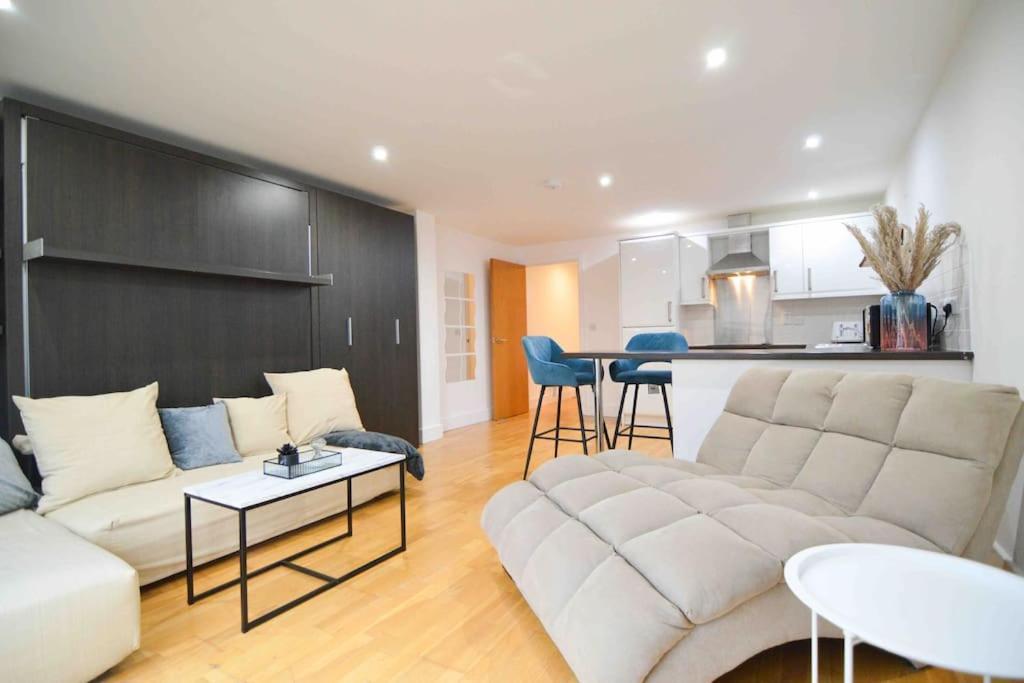 Cosy, Centrally Located Studio With Gated Parking! Лафборо Экстерьер фото